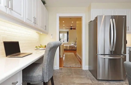 Cabbagetown South Apartamento | Winter Price Reduction! Fully-Equipped Downtown Studio Apartment