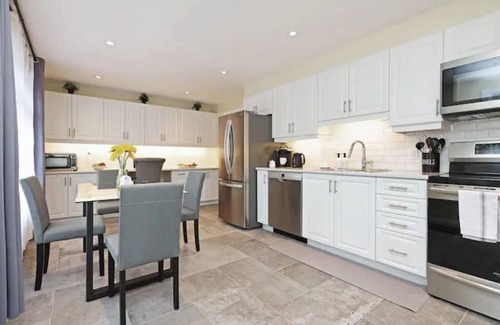 Cabbagetown South Apartamento | Winter Price Reduction! Fully-Equipped Downtown Studio Apartment