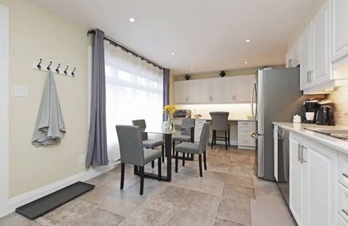 Cabbagetown South Apartamento | Winter Price Reduction! Fully-Equipped Downtown Studio Apartment
