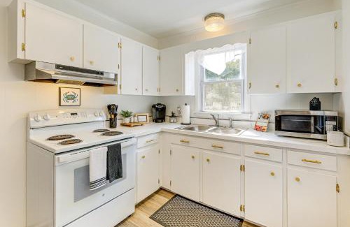 Lincoln Casa | Winter Relaxation Cozy Cabin Near Delaware Bay!