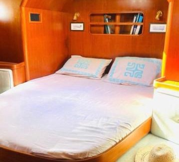 Municipality of Hoorn Alquiler De Eote | Winter Sailing with your friends or stay only in cosy oceangoing yacht For more fun