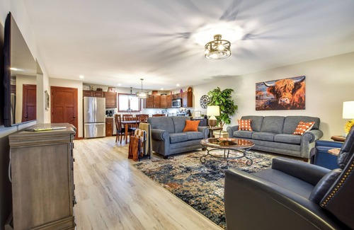New Glarus Casa | Winter Special w/Indoor Parking in Unique New Glarus, see details below.