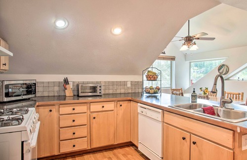 Rathdrum Cabina | Winter/Summer Twin Lakes Retreat Near Skiing!