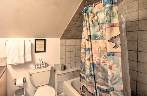 Rathdrum Cabina | Winter/Summer Twin Lakes Retreat Near Skiing!