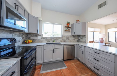 Monte Del Oro Casa | Winter Sun & Heated Pool Bliss! Family friendly.