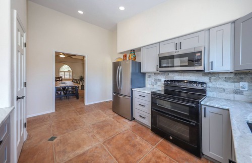 Monte Del Oro Casa | Winter Sun & Heated Pool Bliss! Family friendly.