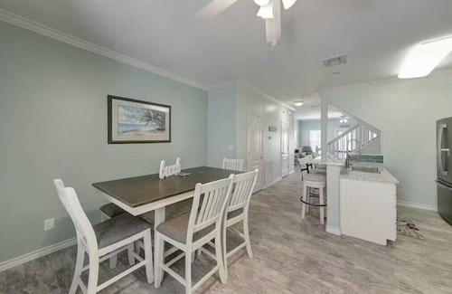 Corpus Christi Condominio | WINTER TEXANS WELCOME- 3 BR 3.5 BA + Garage, 2 Balconies, 2 blocks to Beach!!