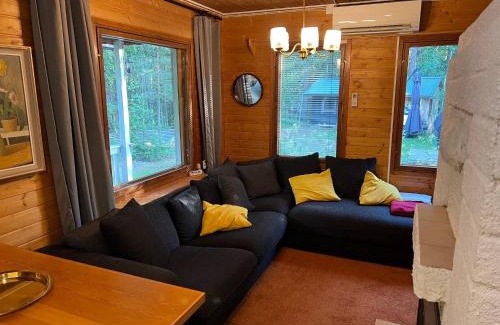 Iltasmaki Casa | Winter Wonderland Cabin in Hmeenlinna, Finland