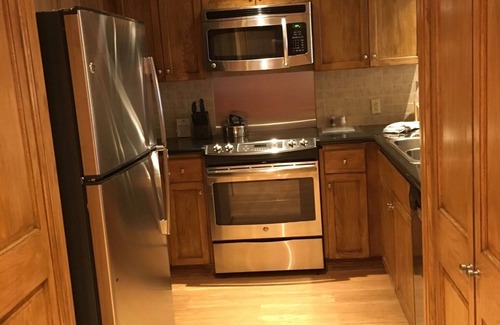 Beaver Creek Cabina | Winter Wonderland Luxury 2-bedroom lodge steps from the ski lifts in BC Village