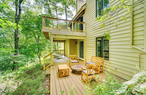 Treeloft Casa | Wintergreen Resort Home with 2 Decks and Ski Access!
