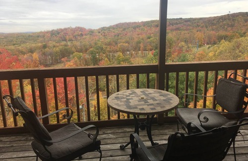Ghent Apartamento | Condominio acogedor, en pendiente en Winterplace, cerca de Beckley, WV; excelentes vistas a la montaña!
