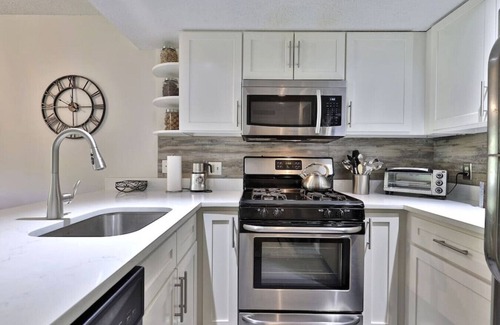 Ludlow Condominio | Winterplace Ski on/Ski off Condo with Fireplace and Space for the Kids!