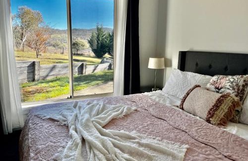 Moonbah Casa | Winterwood Lodge - 6mins Jindabyne Pets Allow Farm Stay-Swimming Pool Summer Only