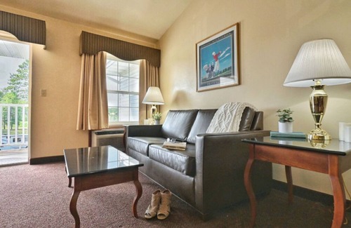 Pembine Apartamento | Wisconsin Escape | Premier Suite | Golf Course