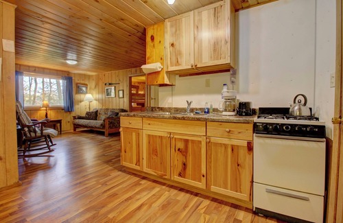 Lac du Flambeau Cabina | Wisconsin Northwoods comfortable cabin w/Private Dock. Family & Pet Friendly