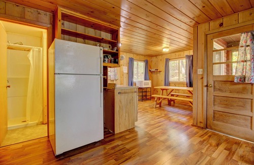 Lac du Flambeau Cabina | Wisconsin Northwoods comfortable cabin w/Private Dock. Family & Pet Friendly