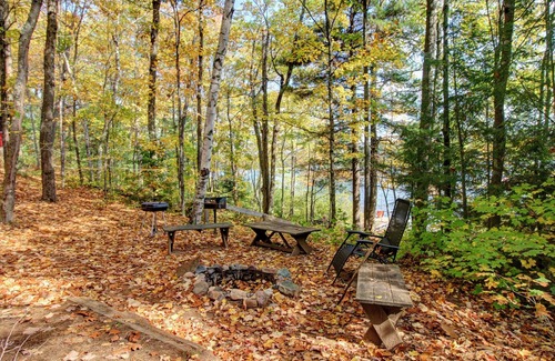 Lac du Flambeau Cabina | Wisconsin Northwoods comfortable cabin w/Private Dock. Family & Pet Friendly