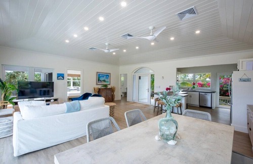 Double Bay Casa | Wish House · Private Remodeled Beach House on Double Bay Beach