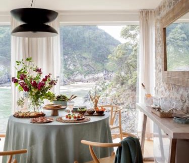 Val de San Vicente Villa | Wishome - Exclusiva villa con piscina al borde del mar con vistas de película
