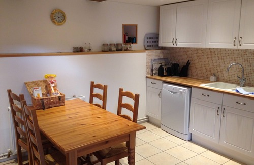 Quistinic Cabaña | Wisteria Cottage - Vine and Wisteria Cottages