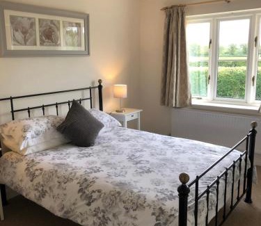 Eaton Mascott Apartamento | Wisteria Cottages are self catering cottages in a beautiful village location