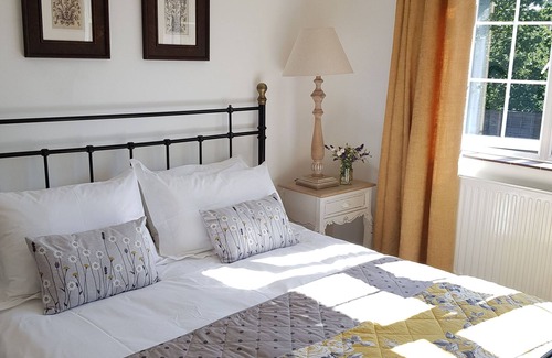Cranfield Cama Y Desayuno | Wisteria Haze