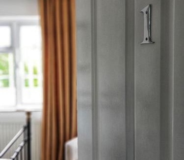 Cranfield Cama Y Desayuno | Wisteria Haze