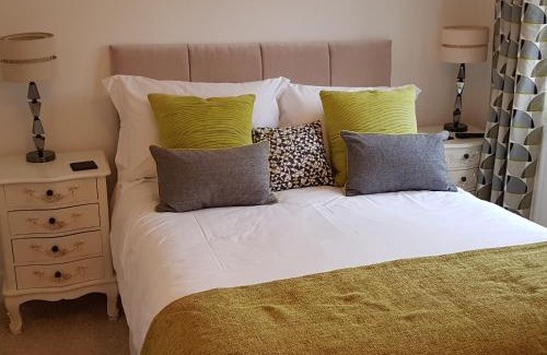 Cranfield Cama Y Desayuno | Wisteria Haze