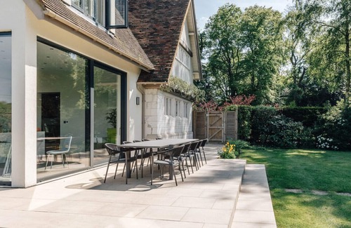 Medmenham Casa | Wisteria House - Sleeps 8, Close to Marlow & Henley-On-Thames
