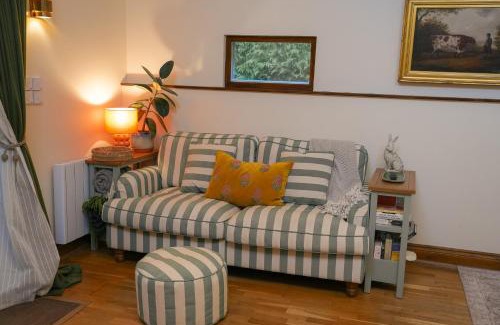Patrixbourne Casa | Wisteria Lodge - Stylish Countryside Lodge on 25-Acre Estate