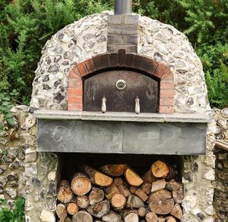 Patrixbourne Casa | Wisteria Lodge - Stylish Countryside Lodge on 25-Acre Estate