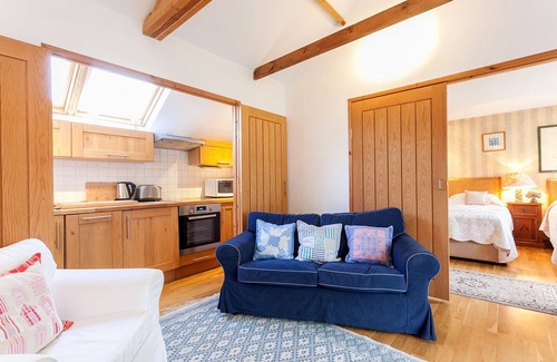 Dartmouth Cabaña | Wisteria Suite