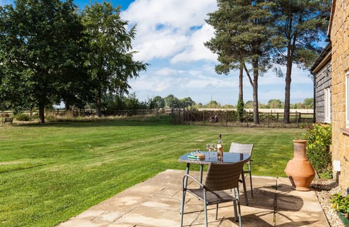 Sibford Gower Cabaña | With cosy home comforts in every corner, The Sunset Retreat is the perfect romantic retreat