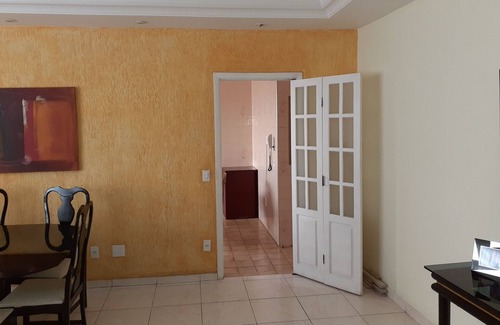 Ponta da Praia Apartamento | Apto con 3 dormitorios, 4 baños, siendo 1 lavabo.