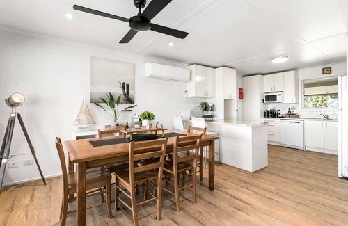 Bonney Casa | With stunning views, the Blue House is perfect to relax in affordable Luxury.