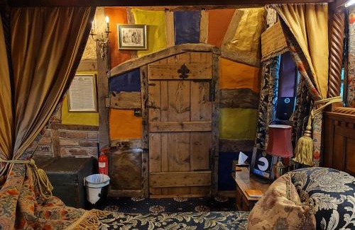 Alderley Edge Casa | Wizards Thatch Luxury Suites