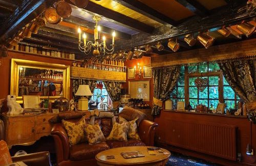 Alderley Edge Casa | Wizards Thatch Luxury Suites