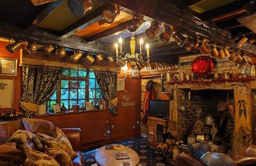 Alderley Edge Casa | Wizards Thatch Luxury Suites