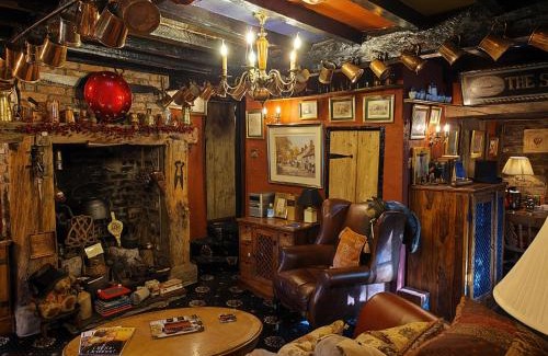 Alderley Edge Casa | Wizards Thatch Luxury Suites