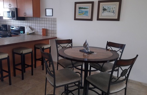 Pole Ojea Condominio | NUEVAS TARIFAS ESPECIALES Condominio Atico de 2 niveles completamente amueblado en Paseo del Far