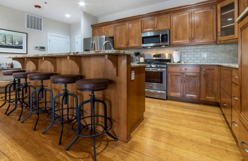 Lexington Condominio | WLU & VMI’s Urban Retreat with Private Parking
