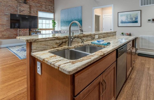 Lexington Condominio | WLU & VMI’s Urban Retreat with Private Parking