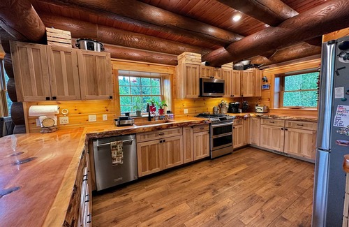 Bretton Woods Cabina | WM dream home in National Forest; AC, swimspa, beach, massage chair, and dog friendly!
