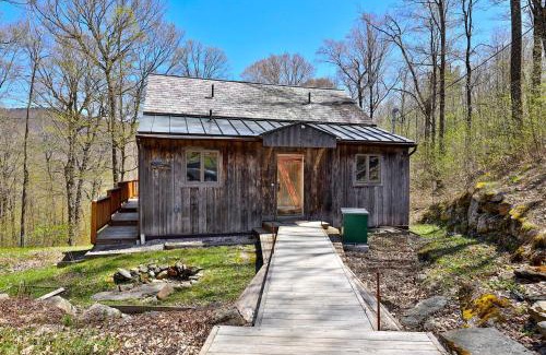 Killington Casa | Wobbly Cabin - 2 Bedroom - Charming Ski Home - Fireplace - WiFi - Close to Resort
