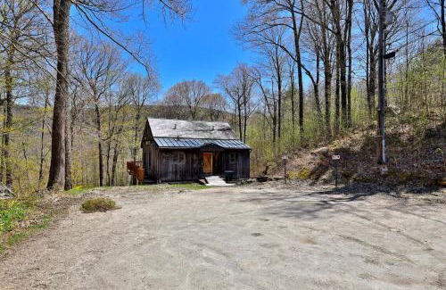 Killington Casa | Wobbly Cabin - 2 Bedroom - Charming Ski Home - Fireplace - WiFi - Close to Resort