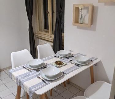 Sanderau Apartamento | Wohnen am Main - gemütlicher Altbau, zentral