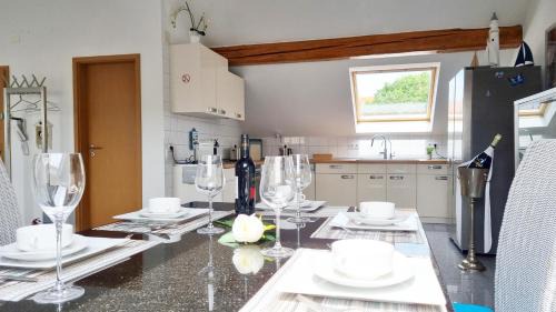 Western Ring Area Apartamento | Wohnung Famous, 100qm, Klima, Loggia, 24h Checkin, bis 5 Personen