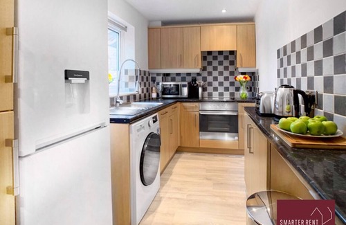 Knaphill Apartamento | Woking - 2 Bedroom House - With Garden