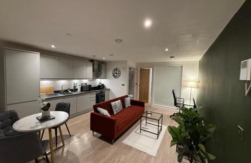 Woking Apartamento | Woking Stylish Ground Floor Flat with Free Parking Perfect for Business & Travellers