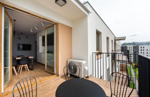 Powazki Apartamento | Wola Skwer Sunny Apartment by BookingHost